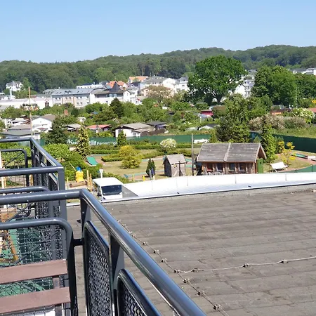 13 Haus Huehnergott * Sellin (Rugen)